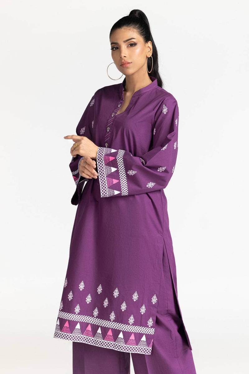 Pakistani Ready to Wear UK – Chic Outfits for Busy Women